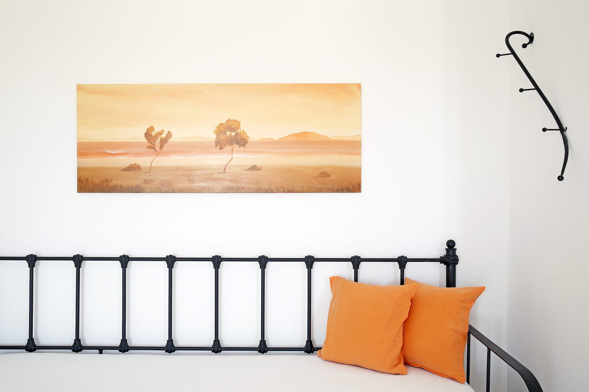 This 13 sqm single room in Agistri can host 1 person. It offers wifi, 39’’ TV, balcony, A/C and more. Also used to form larger connecting family rooms.